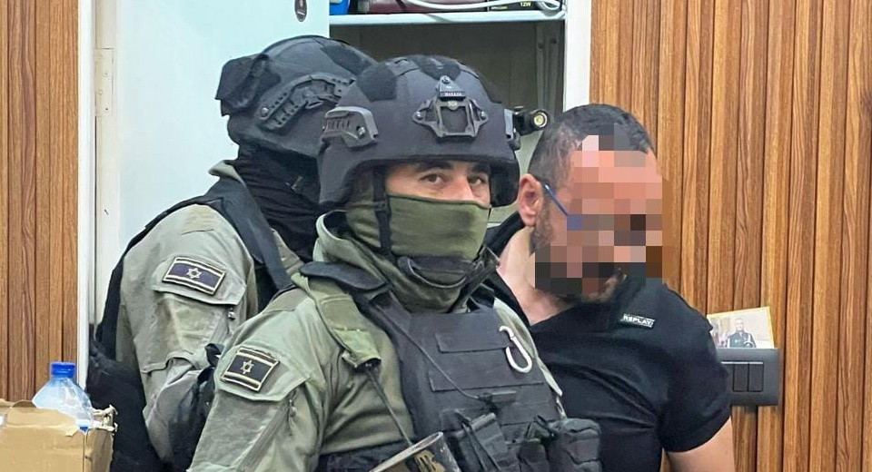 اعتقال عريس وصاحب قاعة في العيزرية بمنطقة القدس بعد اطلاق نار خلال حفل زفاف