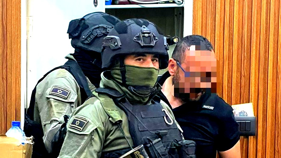 اعتقال عريس وصاحب قاعة في العيزرية بمنطقة القدس بعد اطلاق نار خلال حفل زفاف