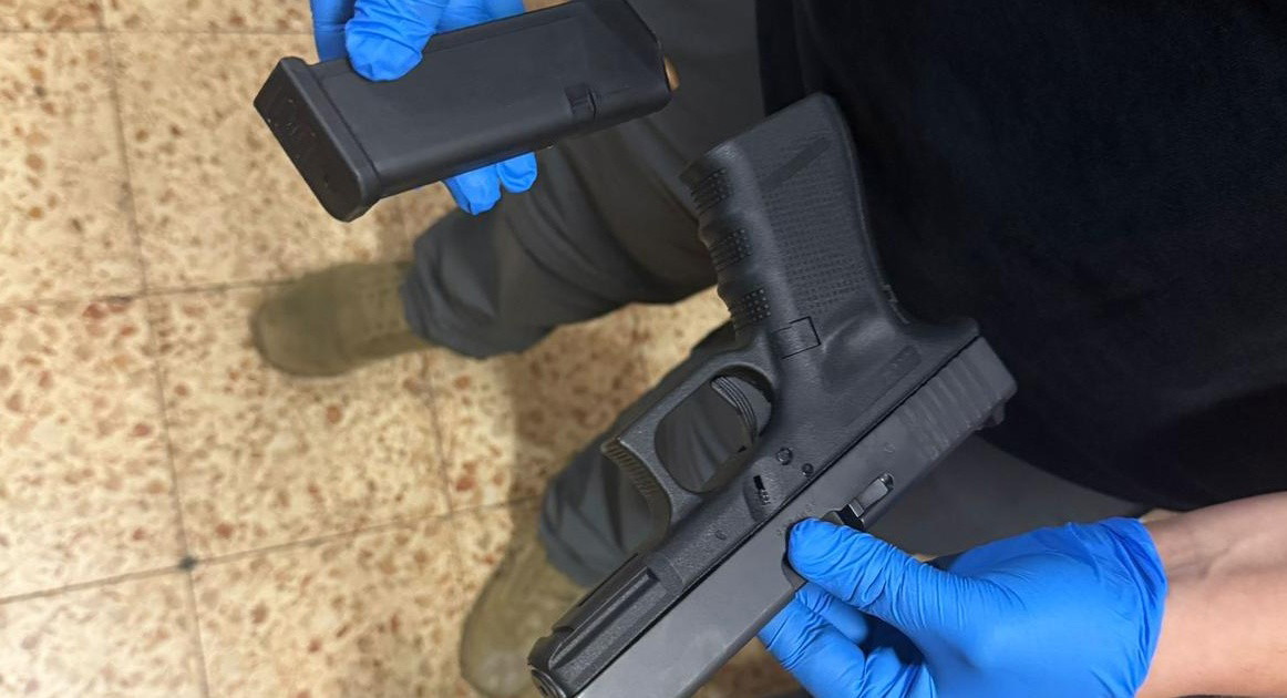 اعتقال امرأة من ابو سنان بشبهة حيازة مسدس