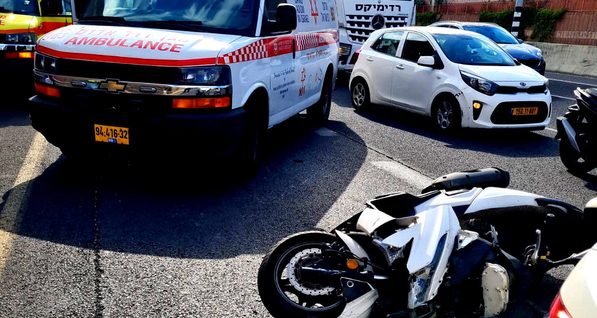 إصابة متوسطة لشاب (21 عامُا) بعد انزلاق دراجة نارية في منطقة الكرمل 