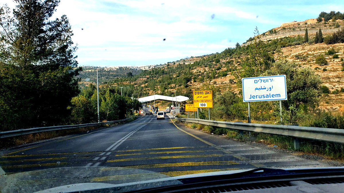 إسرائيل تنقل حاجز الولجة باتجاه القرية بمسافة كيلومترين.. وتفاقم معاناة المزارعين