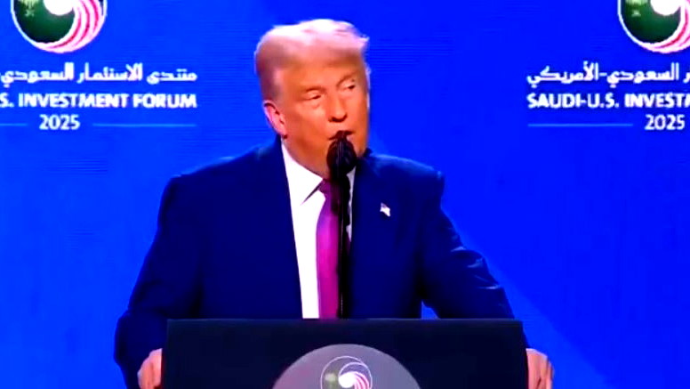 ترامب: قررت رفع العقوبات عن سوريا بعد مناقشات مع ولي العهد السعودي