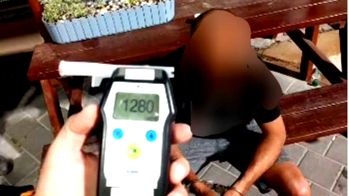 اعتقال شاب (41 عامًا) من جسر الزرقاء يقود برخصة مسحوبة وتحت تأثير الكحول 