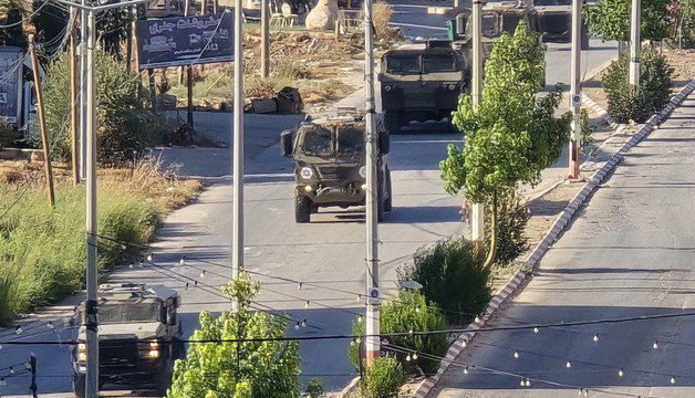 مصادر فلسطينية: ارتقاء خمسة شبّان عقب محاصرة الجيش الإسرائيليّ لأحد المنازل في بلدة طمون جنوبيّ طوباس واستهدافه بالقذائف