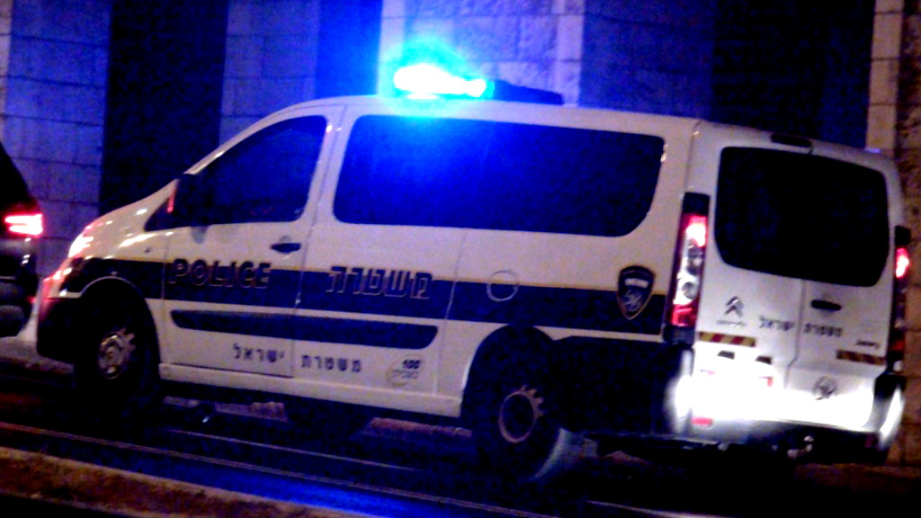 الشرطة تداهم حفل زفاف في القدس الشرقية وتضبط أسلحة نارية وتعتقل مشتبهين