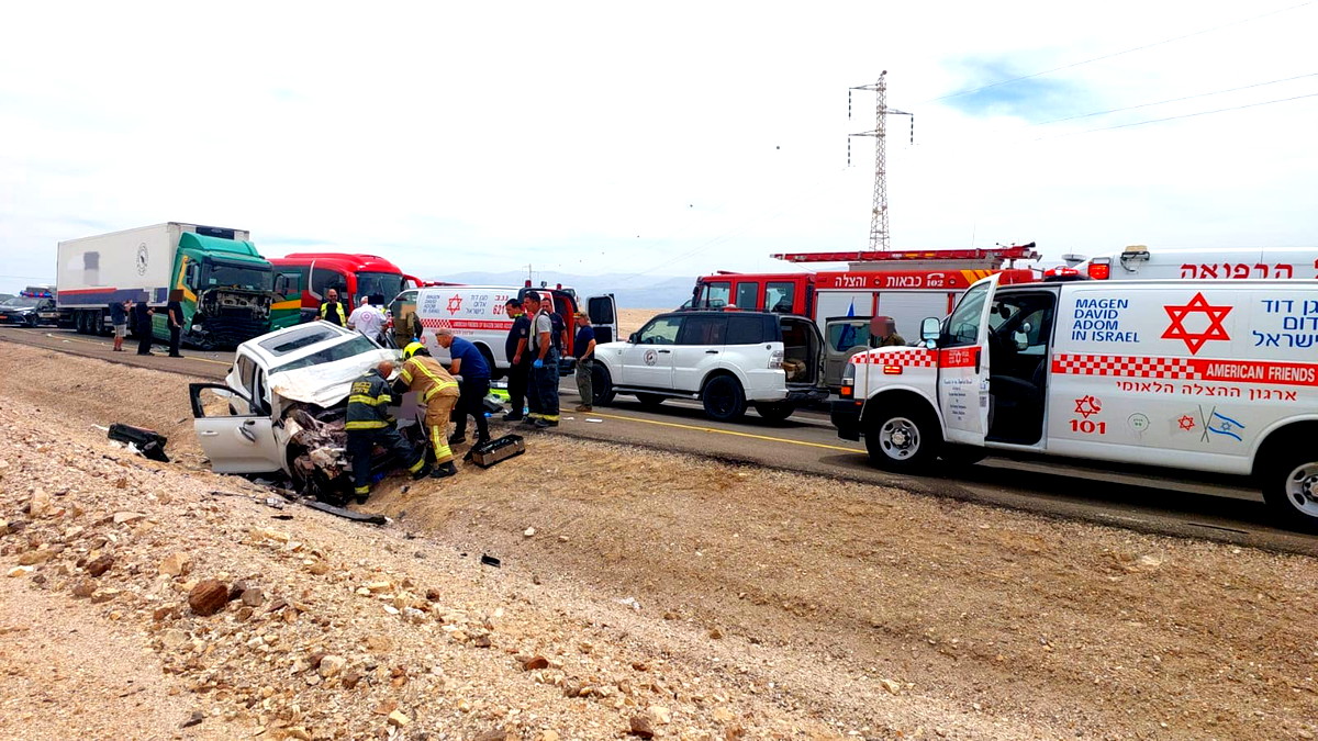 مصرع رجل وامرأة في حادث طرق مروع على شارع 90 قرب وادي عربة