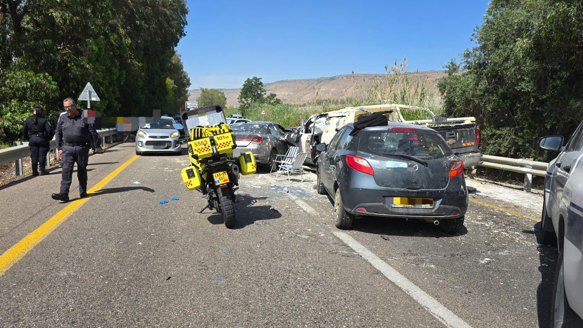 إصابة شابين بجراح خطيرة وآخر بجراح متوسطة إثر حادث سير بين مركبتين على شارع 98 قرب طبريا