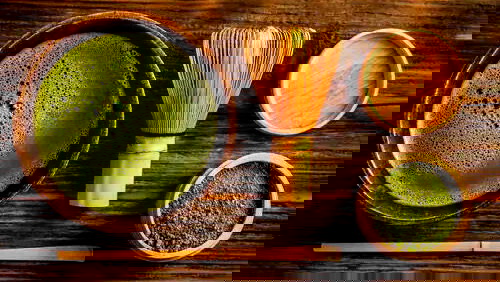 الماتشا أم القهوة؟ أيهما الخيار الأفضل لصحتك؟