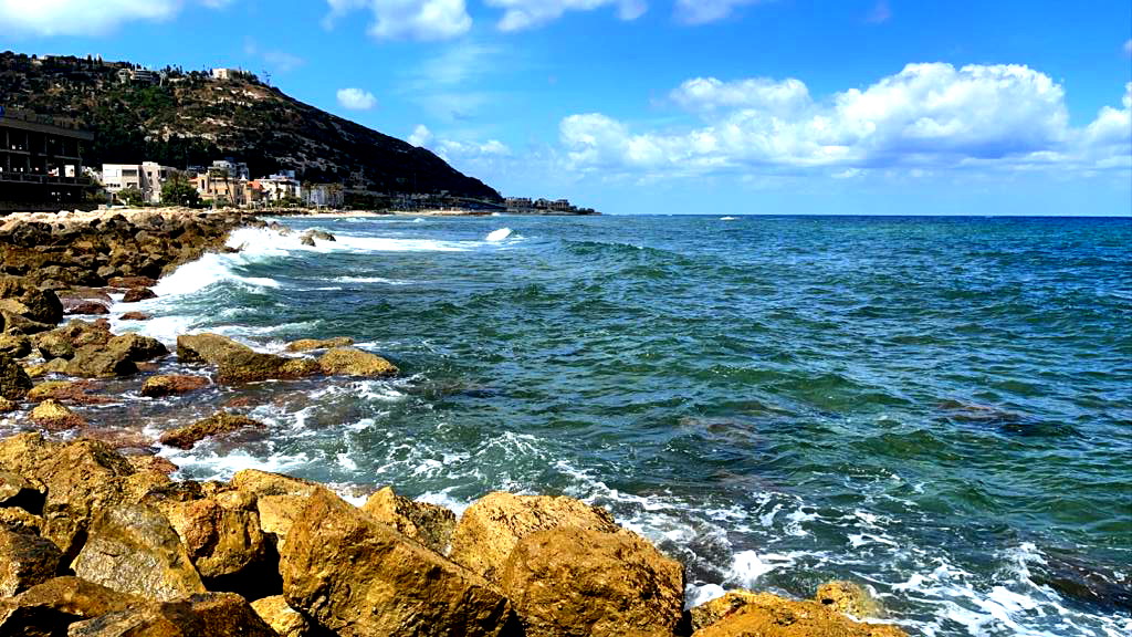 حالة الطّقس: تتأثر البلاد بكتلة هوائية حارة وجافة ويطرأ ارتفاع آخر على درجات الحرارة