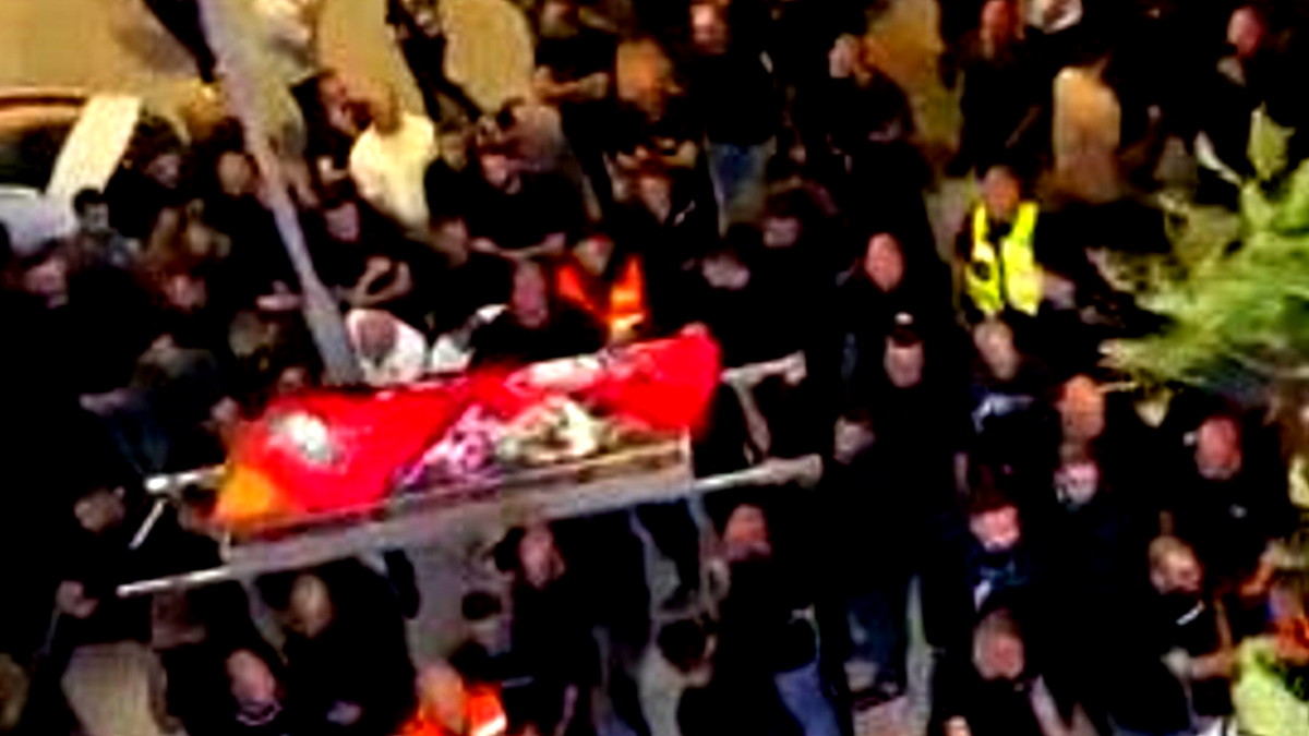 دير الأسد: آلالاف يودعون ضحايا حريق المنزل في جنازة مؤلمة