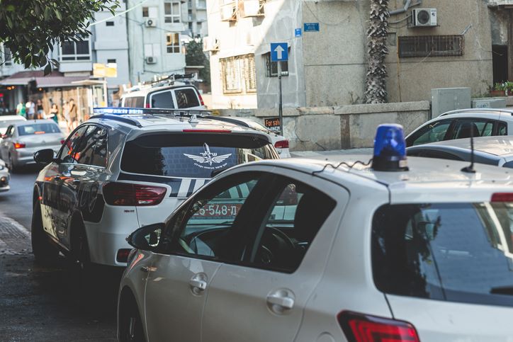 مستخدمًا أسلوب “المفتاح داخل خزانة الكهرباء”.. اعتقال مشتبه به من يافا (59 عاما) باقتحام شقق سكنية في تل ابيب