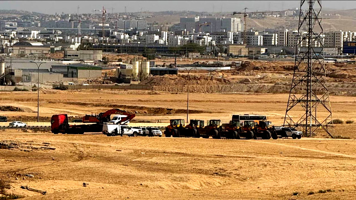 جنوبيّ البلاد- الآليات الإسرائيليّة تهدم العديد من المنازل في قرية السرّة بالنقب في ظلّ حماية معزّزة