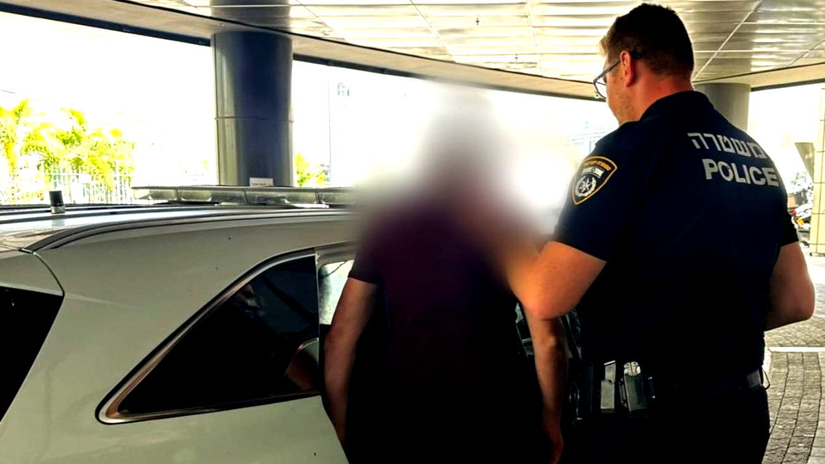 اعتقال أحد أفراد طاقم طبي في مستشفى بتل أبيب بشبهة الإحتيال على مريض مسن وسرقة مبالغ منه