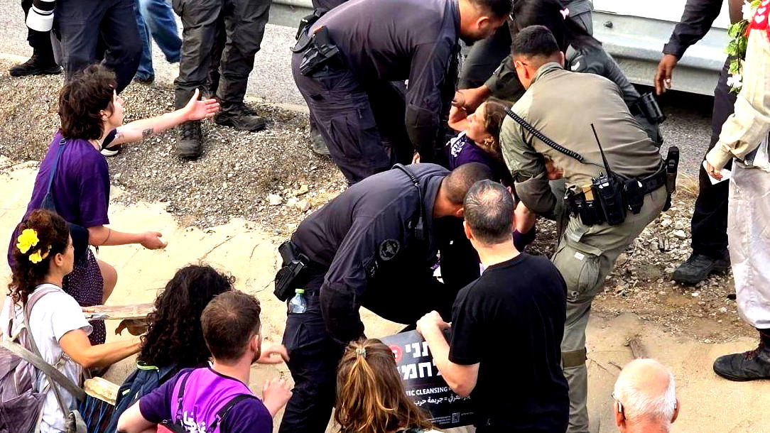 مركزية بئر السبع تفرج عن ألون-لي غرين وباقي معتقلي مظاهرة غزة إلى الحبس المنزلي