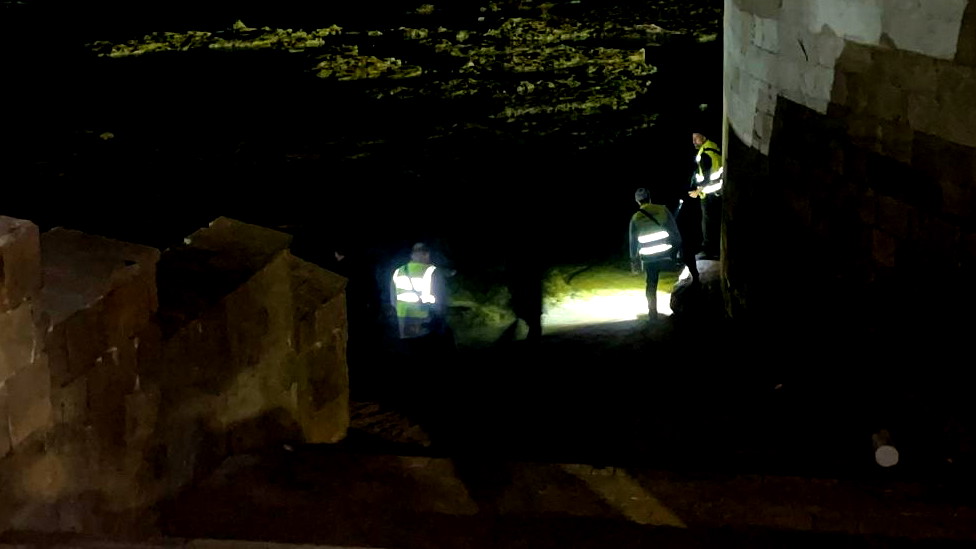 عكا: البحث عن شابة مفقودة على شاطئ البحر بمساعدة مروحية ودوريات الشرطة