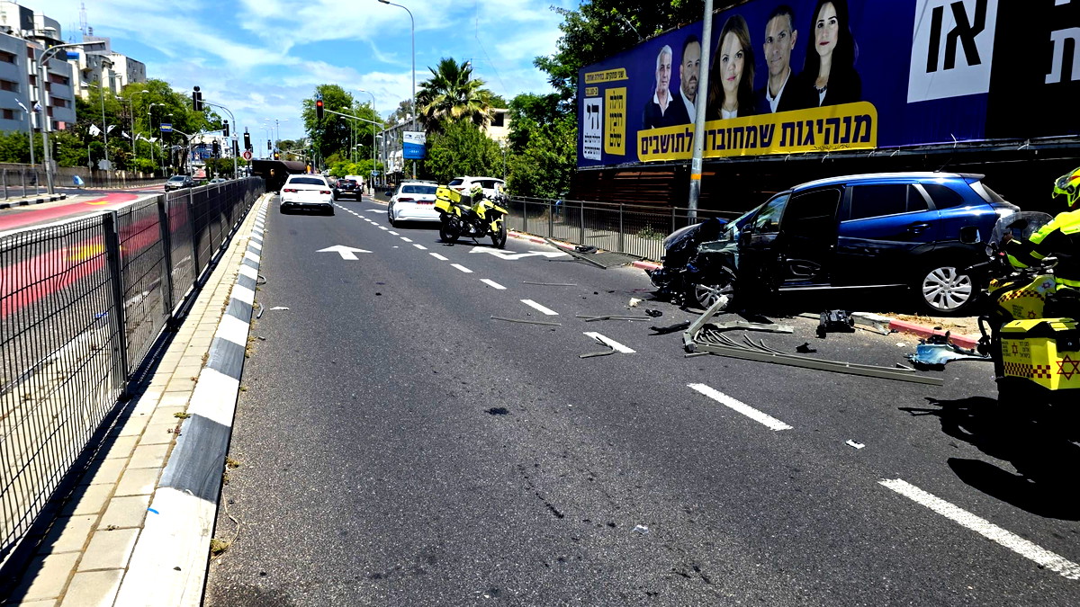 إصابة شاب (20 عامًا) بجروح خطيرة إثر حادث طرق وقع بين مركبة ودراجة نارية في منطقة الكرمل