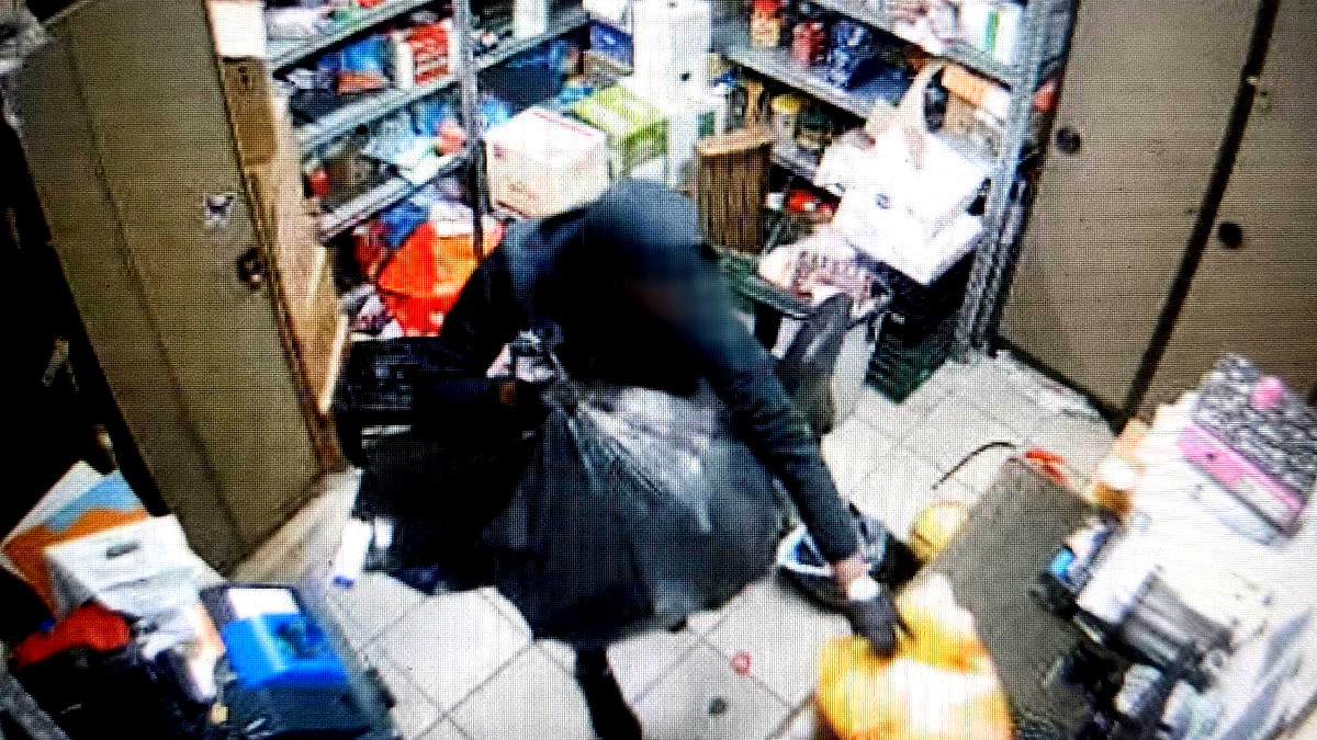 فيديو- اعتقال شبان من القدس والضفة بشبهة السطو على متجر داخل محطة وقود في كريات أونو