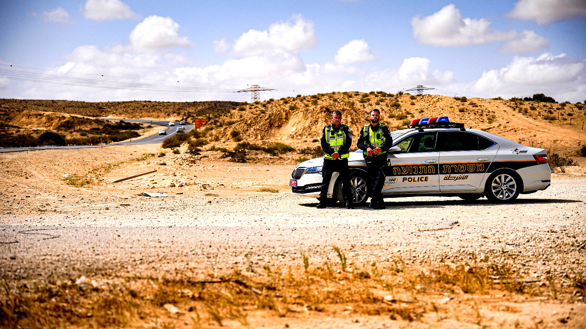 تجاوز الخط الفاصل المتواصل وقادة بسرعة فائقة... اعتقال سائق من منطقة النقب وسحب رخصته