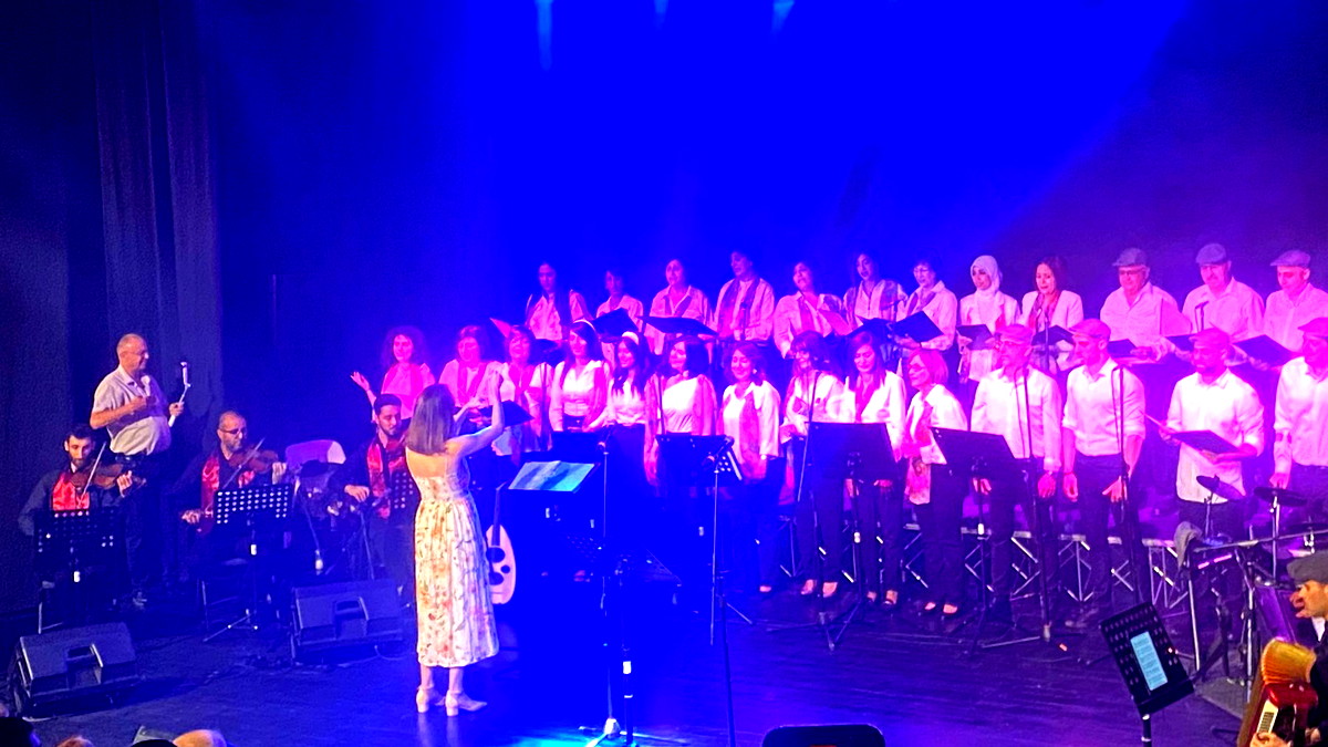 من الناصرة إلى حيفا: جوقة صول تنشر الحب والسعادة بعرض "عبدو حباب غندورة"