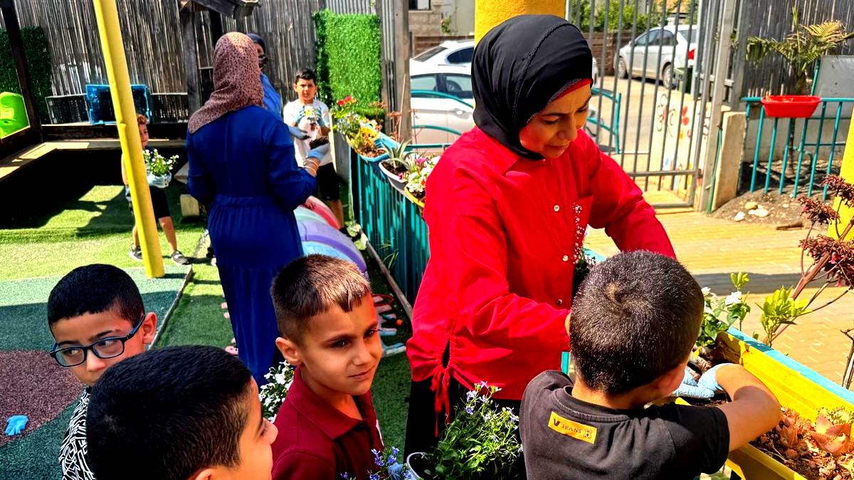 كفرمندا: مدرسة الزيتون الابتدائية تتوج مشروع "بسطة الزيتون" بمبادرات تطوعية مميزة