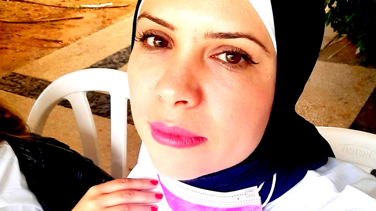  الممرضة إيمان مطر من الطيرة تنقذ شابًا من الموت بعد حادث طرق مروّع : “الإنسانية أسلوب حياة"