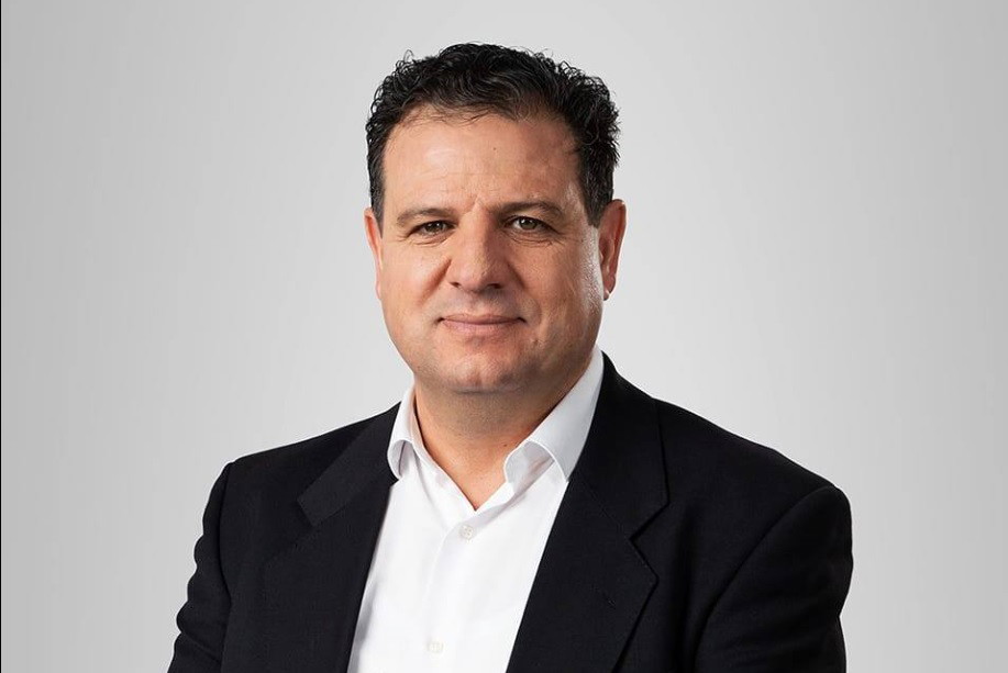 النائب أيمن عودة يقدّم استجوابًا عاجلًا حول قتل الإخوة الأطفال التسعة عقب استهداف منزل عائلة النجار في خان يونس