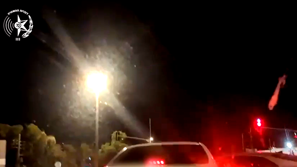 اعتقال شاب (20 عاما) من الطيبة وشابتين (18-20 عاما) من كفرقاسم بشبهة سرقة مركبات في منطقة الخضيرة