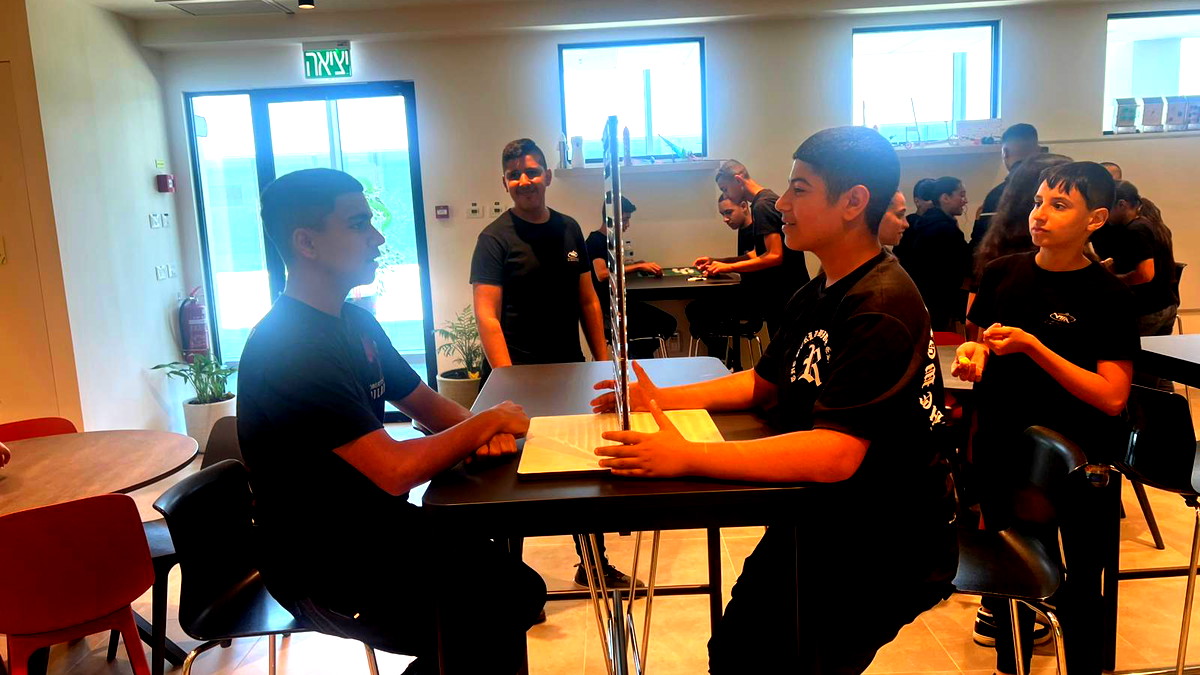 مدرسة أورط حلمي الشافعي في عكّا تنظم يومًا مميّزًا لطلاب الصّفوف العلمية