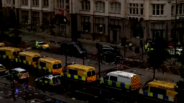 حادثة ليفربول| إصابة 27 شخصًا إثر تعرّضهم للدهس خلال احتفالهم بتتويج الفريق والشرطة هناك تصرّح: ليس عملًا إرهابيًا