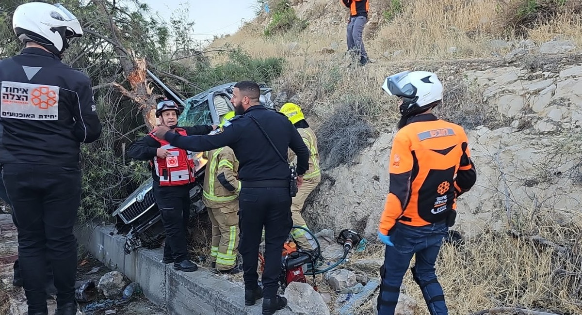 مصرع شابين اثر انقلاب سيارة على شارع 1 قرب مدينة القدس