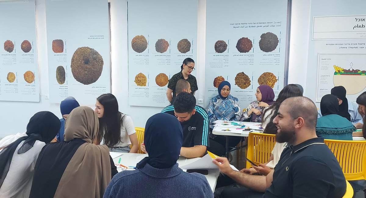 بيت الكرمة يفتح أبوابه لطلاب وادي عارة ضمن برنامج “مفاتيح حيفا”: لقاءٌ تربويٌّ يعيدنا إلى الجذور ويمنحنا أجنحة
