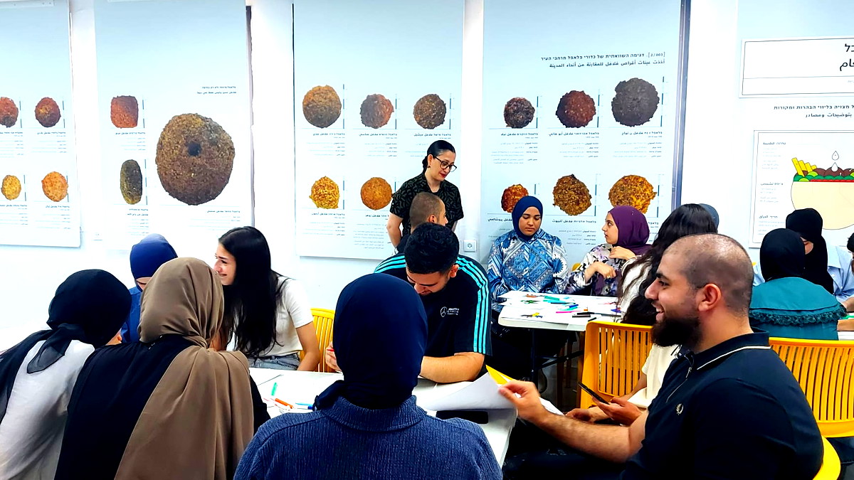 بيت الكرمة يفتح أبوابه لطلاب وادي عارة ضمن برنامج “مفاتيح حيفا”: لقاءٌ تربويٌّ يعيدنا إلى الجذور ويمنحنا أجنحة