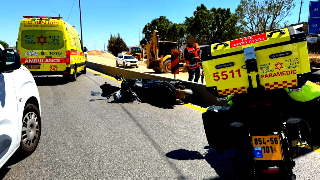 مصرع سائق دراجة نارية (30 عامًا) إثر حادث طرق ذاتي وقع على شارع 1 في مركز البلاد