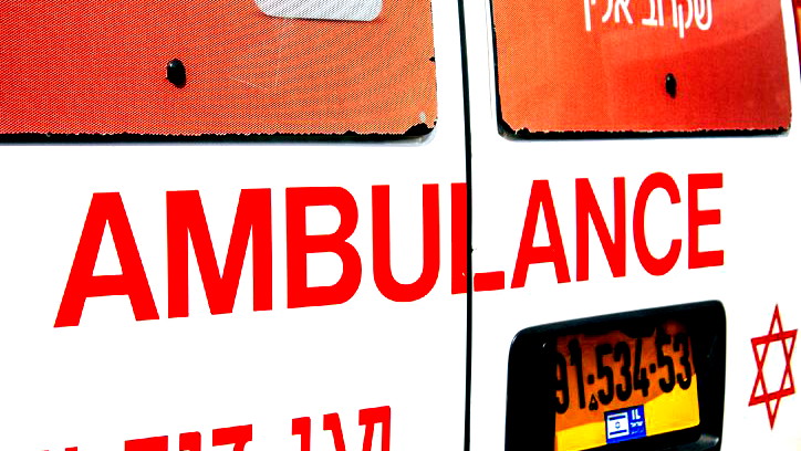 إصابة سائق دراجة نارية بجروح متوسطة إثر اصطدامه بمركبة على شارع 531 قرب مفرق جلجولية