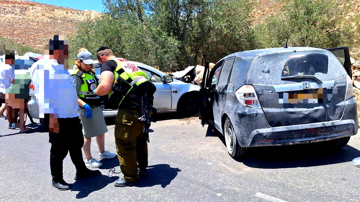 منطقة القدس: 5 إصابات بينهم طفلة (5 أعوام) بحالة حرجة جرّاء تعرضهم لحادث سير مروع على شارع 3670 