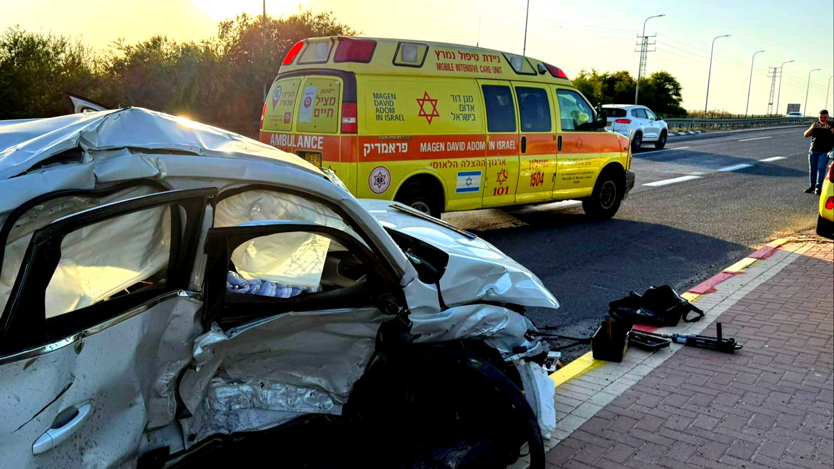 إصابة شخصين بجراح متفاوتة جراء حادث طرق على شارع 40