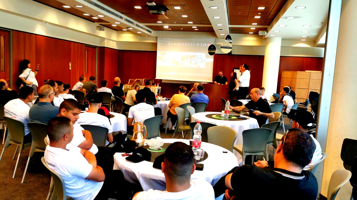 طرعان: طلاب منارات التكنولوجية يشاركون في أول مسابقة دولية افتراضية للسيارات