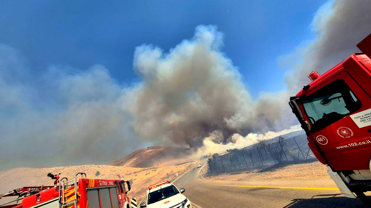 حريق ضخم يهدد مناطق زراعية وبلدات قرب طبريا.. الطائرات تشارك في اخماده
