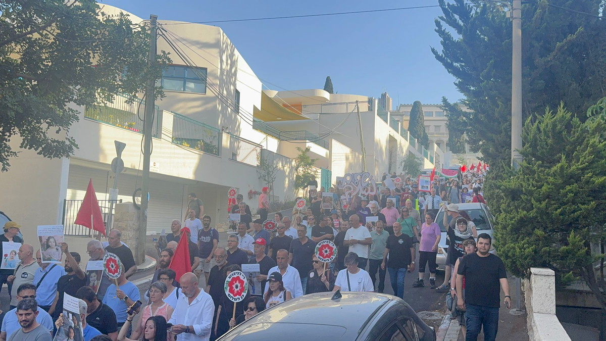 مظاهرة حاشدة في حيفا تطالب بوقف الحرب على غزة