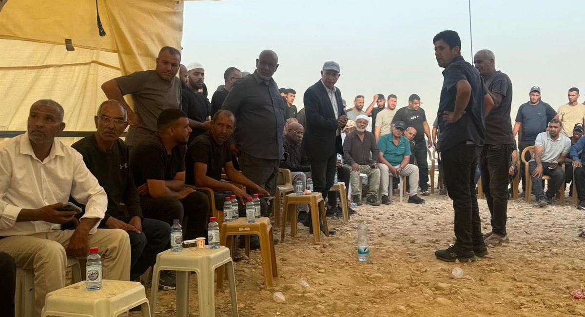 النائب وليد الهواشلة من الاجتماع التقييمي لمظاهرة بئر السبع: نشيد بصمود وتفاعل الأهل ونرفض التهجير وندعو لحوار مسؤول