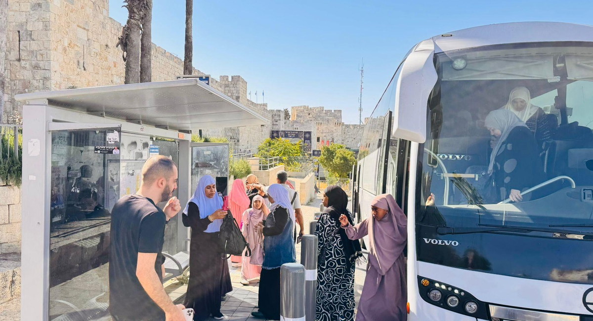 الآلاف يؤمّون الأقصى وينعشون أسواق البلدة القديمة مع انطلاق أسبوع القدس للتسوق بتنظيم جمعية الأقصى