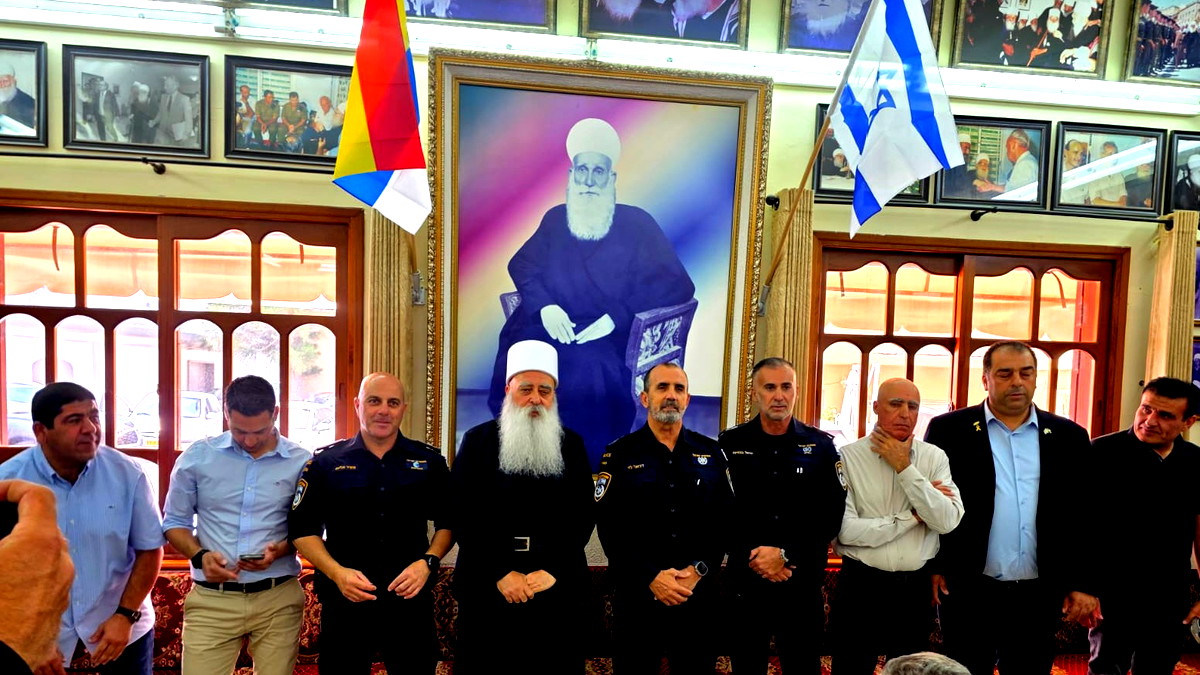 المفتّش العام للشرطة داني ليفي يزور الشيخ موفق طريف في بيته ويهنئ الدروز بعيد الأضحى