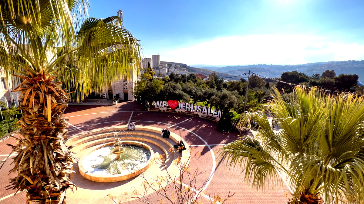 جامعة القدس الأولى فلسطينيًا وفي المرتبة 818 على مستوى جامعات العالم بحسب تصنيف (2025 (RUR 