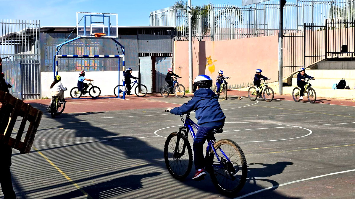 اختتام دورات ركوب الدراجات الهوائية ضمن برنامج "تحديات" في المركز الجماهيري – أم الفحم