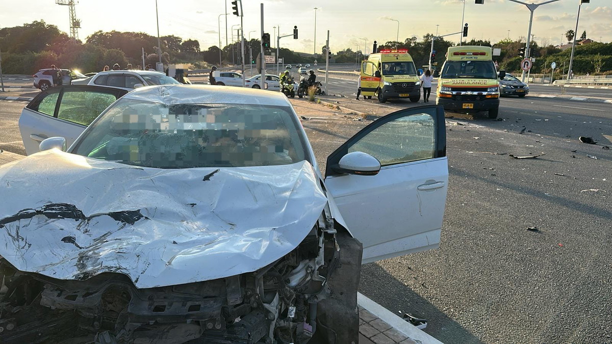 منطقة المركز: إصابة راكب دراجة نارية(25 عاما) بجروح خطيرة وغير مستقرة إثر حادث طرق على شارع 444