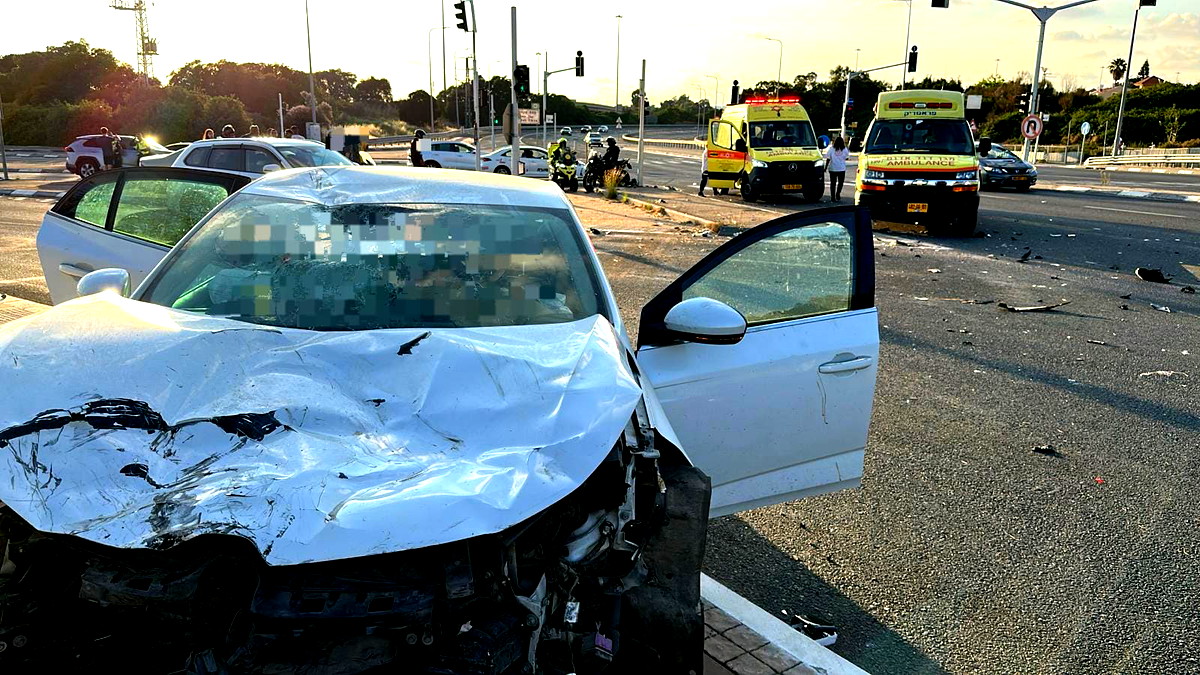 منطقة المركز: إصابة راكب دراجة نارية(25 عاما) بجروح خطيرة وغير مستقرة إثر حادث طرق على شارع 444