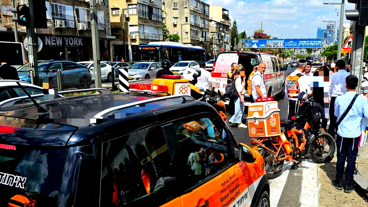 إصابة شاب (30 عامًا) بجروح خطيرة إثر حادث طرق وقع بين مركبة ودراجة نارية على شارع رقم 2 مركز البلاد