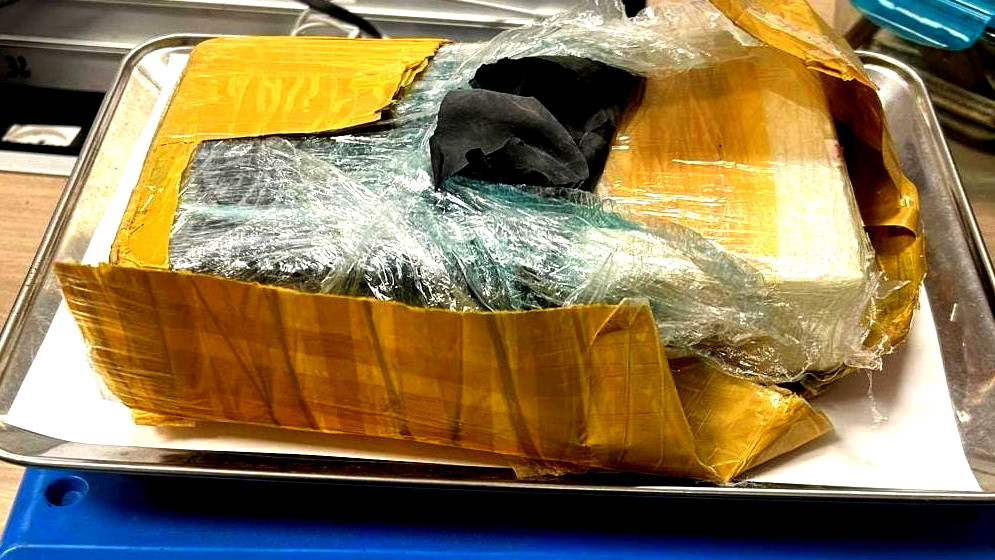 ضبط مخدرات بملايين الشواقل داخل سيارتين واعتقال 3 مشتبهين من شقيب السلام بالنقب 