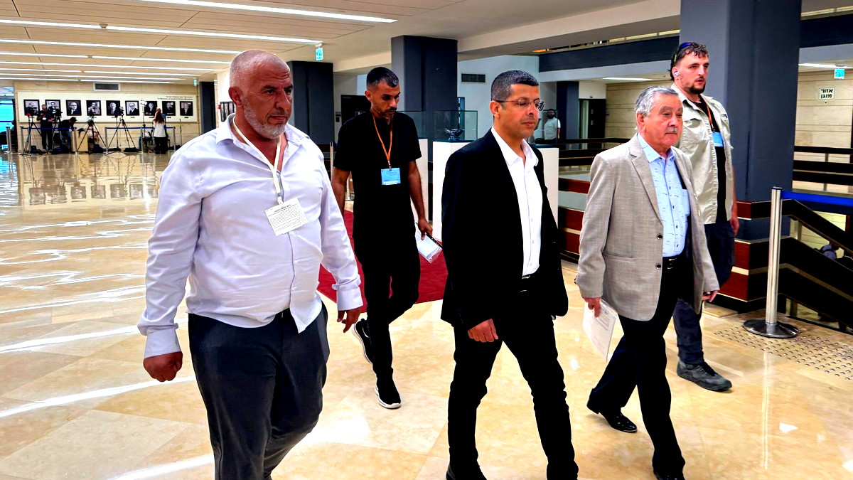 بعد جلسة خاصّة في مكتب رئيس الحكومة - قيادات النقب: طالبنا بتجميد كامل لعمليات الهدم وفتح حوار جديّ بالتشاور معنا