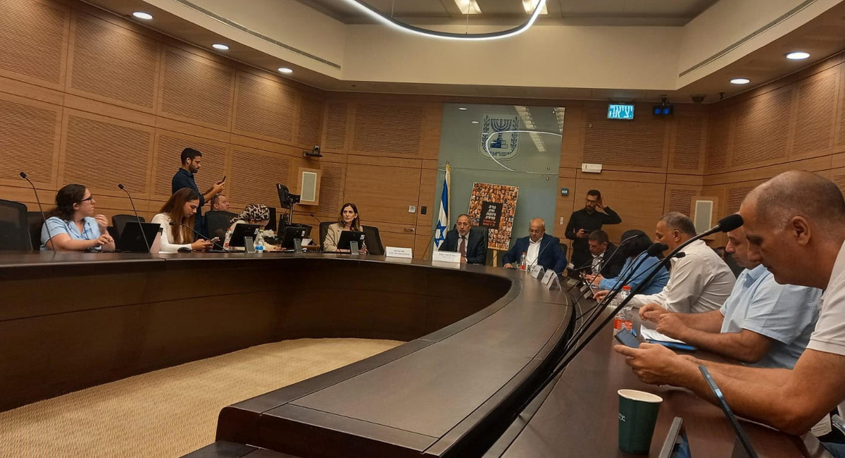 بعد تقديم ورقة عمل لمركز مساواة: جعفر فرح يشارك في جلسة لجنة الداخلية ويعرض فجوات خطيرة بالمناطق الصناعية